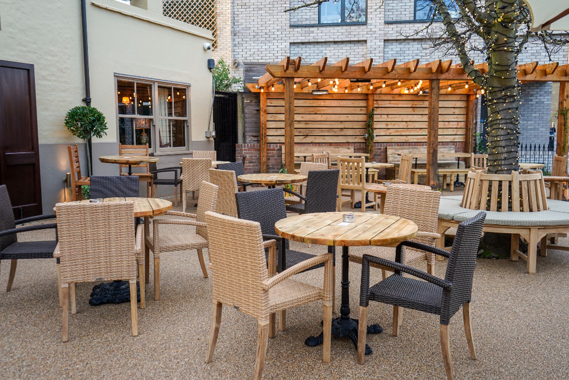 The Leather Bottle | Pub in Earlsfield | Best Beer Garden